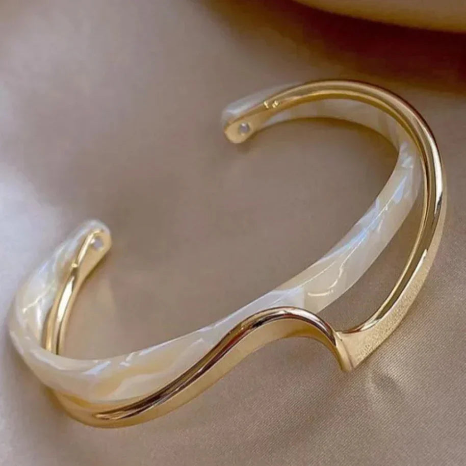 Galilea | Elegant Gold Bracelet with White Opal