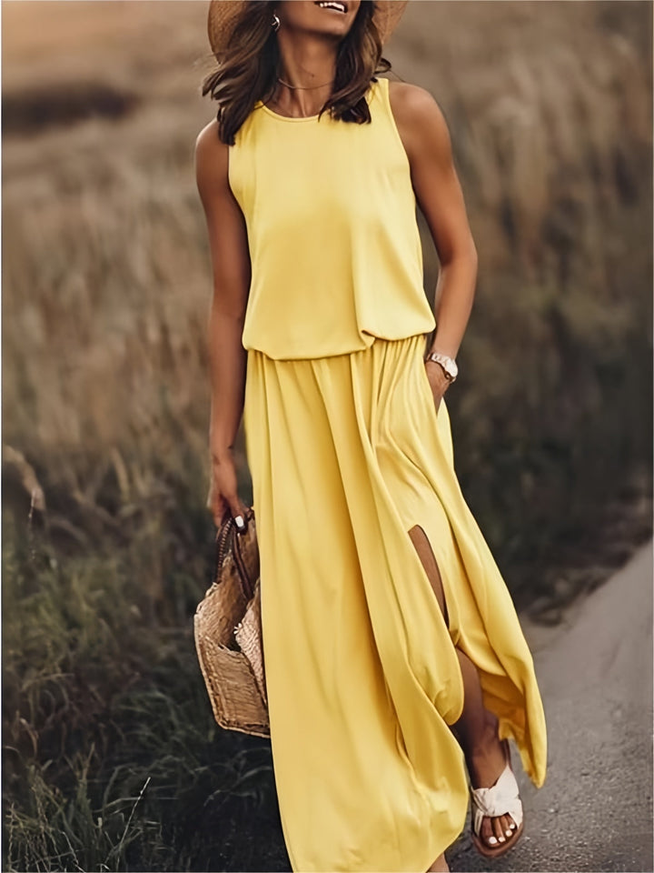 Indie - Elegancka Sukienka Bez Rękawów z Rozcięciem Boczny