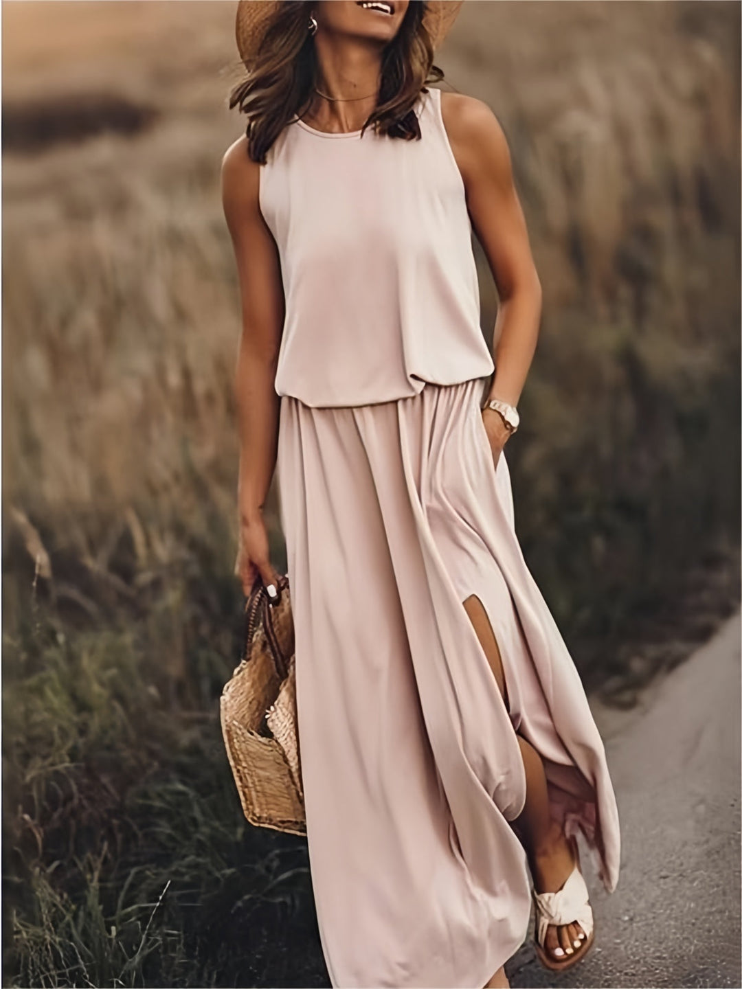 Indie - Elegancka Sukienka Bez Rękawów z Rozcięciem Boczny