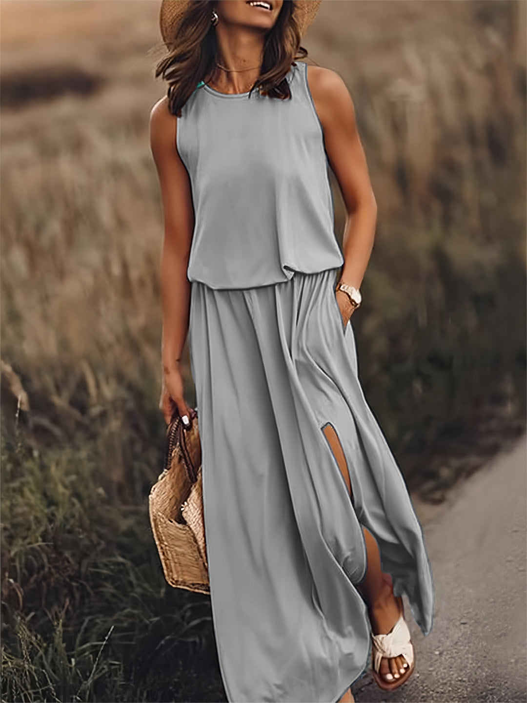 Indie - Elegancka Sukienka Bez Rękawów z Rozcięciem Boczny