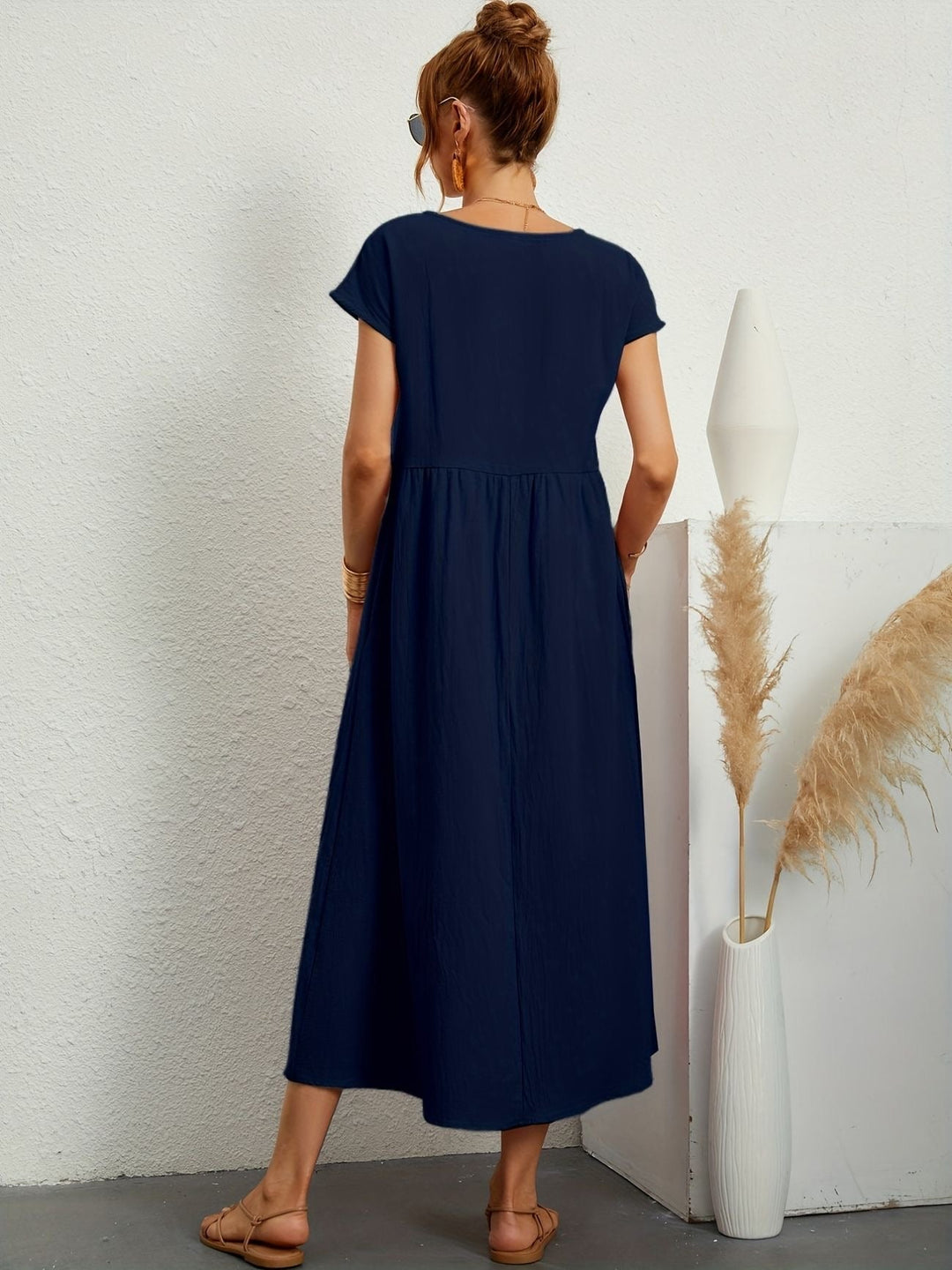 Kimber - Elegancka dziewczęca sukienka midi z okrągłym dekoltem dla modnych kobiet