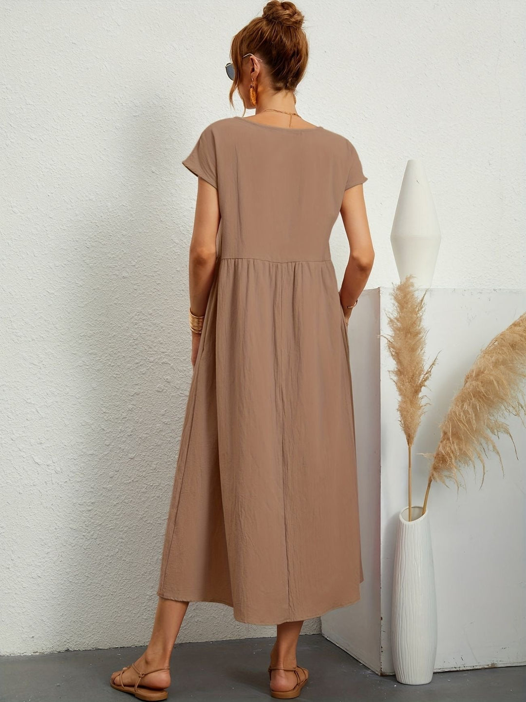 Kimber - Elegancka dziewczęca sukienka midi z okrągłym dekoltem dla modnych kobiet