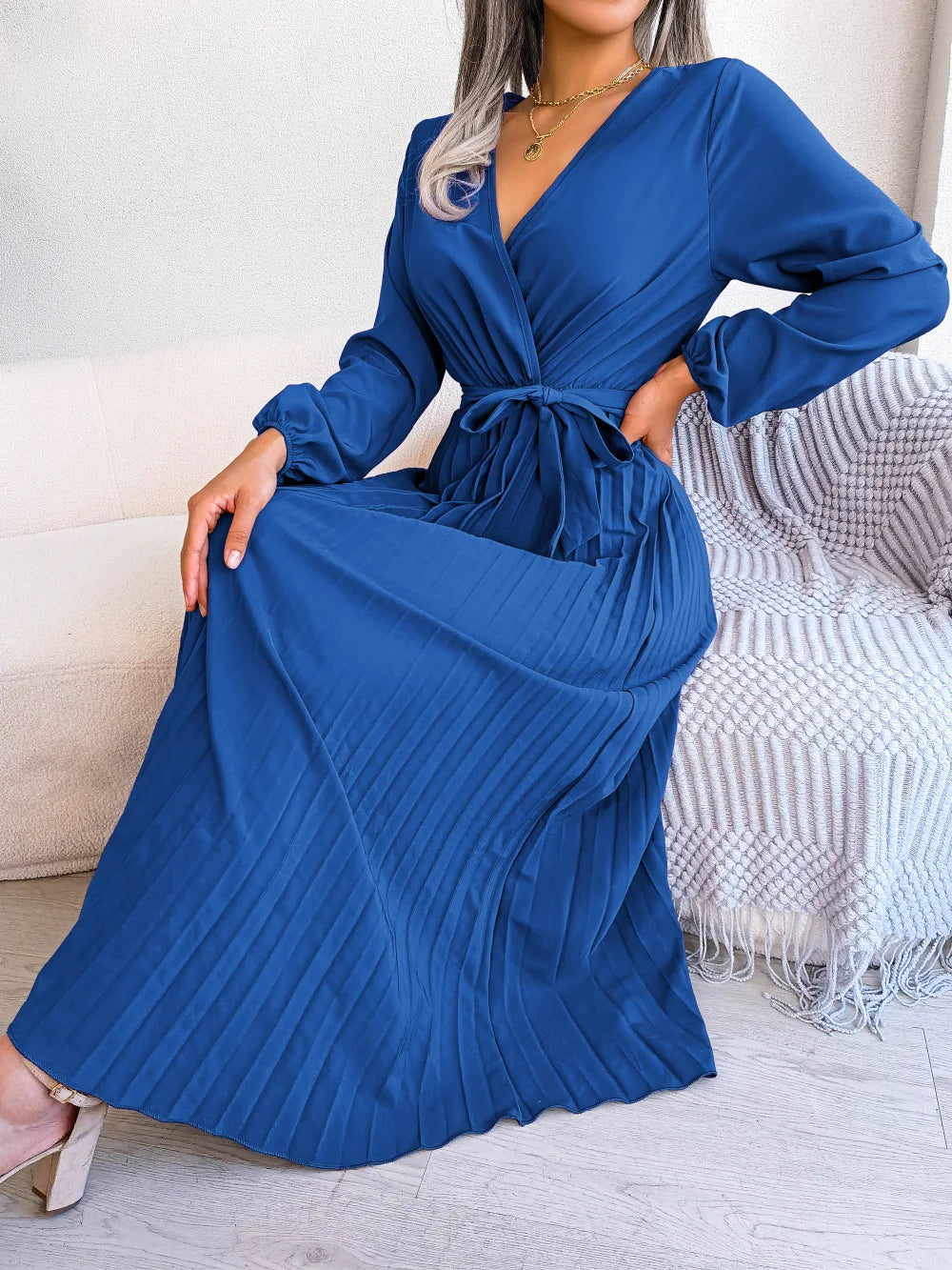 Azara - Elegancka koronkowa i plisowana suknia maxi na ponadczasowy wygląd