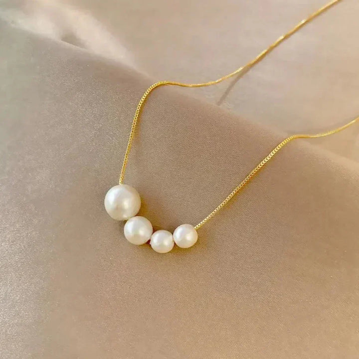 Annalise | Gold necklace with freshwater pearl 